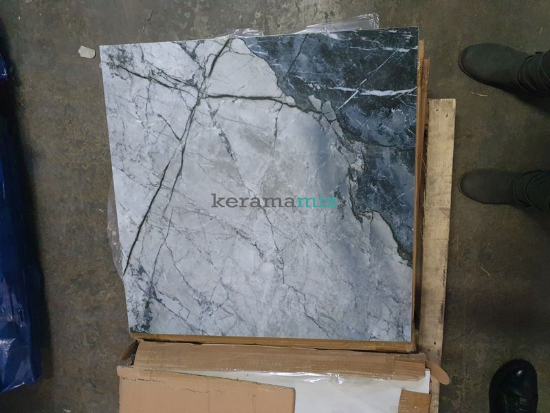 Керамогранит Inspiro | Archimarble Grey YH5-G (GREY POLISHED) 600x600 см 12653 фото